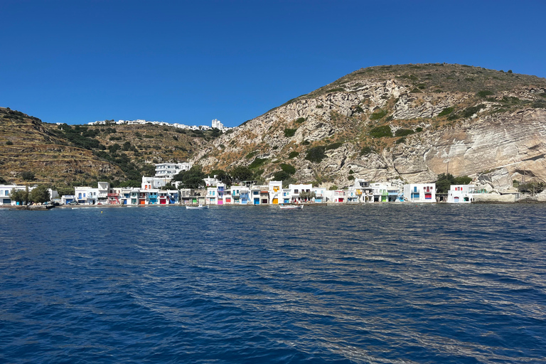 Lo mejor de Milos en velero: Kleftiko, playas y almuerzo griego