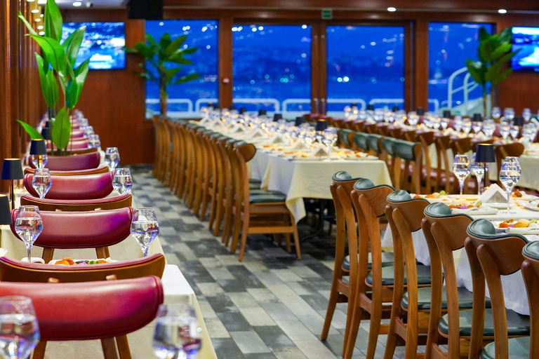 Istanbul: Bosphorus Lunch Cruise with Guide & Drinks