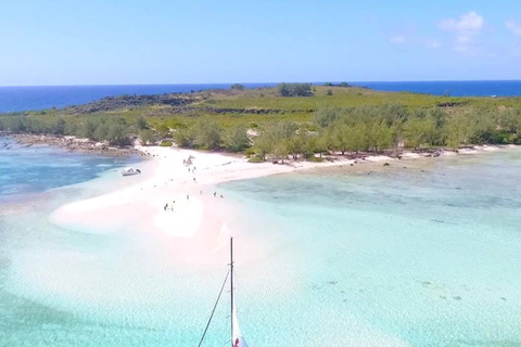 Grand Baie: privécatamarancruise en lunch op de Noordereilanden