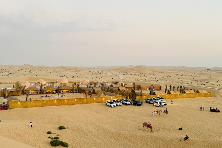 Abu Dhabi: Ontsnap aan de stadsrondleiding in de woestijn met kamelenrit & BBQDeelauto pakket met BBQ, kamelenrit & zandvlooien