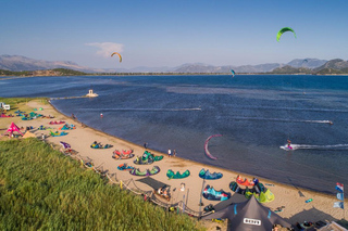 Delta Neretva: Thrilling One-Day Kiteboarding Adventure
