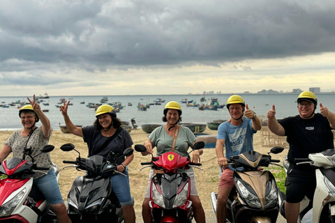 Tour panoramico della città di Đà Nẵng in privato con guida femminileTour privato in auto