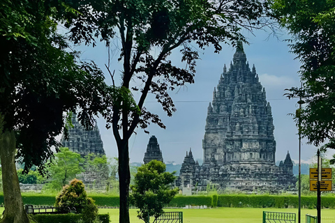 Yogyakarta; Alba/ Salita al Borobudur e Tempio di PrambananAlba a Borobudur, salita in cima e tour del tempio di Prambanan