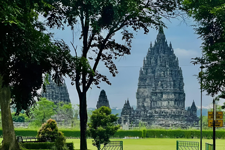 Yogyakarta; Alba/ Salita al Borobudur e Tempio di PrambananAlba a Borobudur, salita in cima e tour del tempio di Prambanan