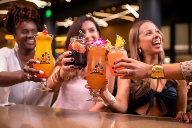 Mallorca: Entrada al Hard Rock Cafe con comida o cenaCome rodeado de historia de la música en Hard Rock Cafe Mallorca.