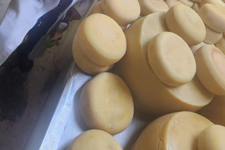 Nairobi: Brown's Cheese Farm Tour with Lunch