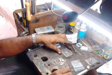 Galle : Craft Your Own Silver Jewelry with a Local family Galle : Silversmithing Workshop with Snacks