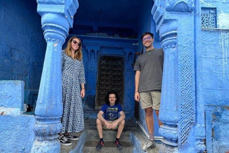 Forte Mehrangarh e Blue City guidati con ritiro e riconsegnaTour del forte Mehrangarh e della città blu con una guida professionale