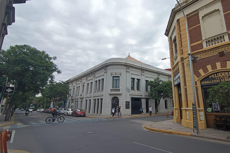 Yungay Neighborhood "Identity and cultural resistance in the heart of Santiago" Barrio Yungay "Identity and cultural resistance in the heart of Santiago".