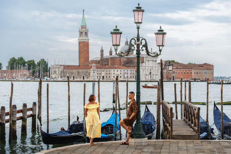 Venice With Professional Photographer Express Photoshoot in Rialto