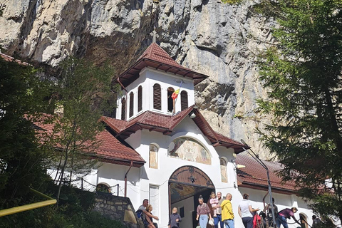 Brașov/Bucharest: Peles Castle, Bolboci Lake& Ialomitei Cave Ialomitei Cave&Bolboci Lake, Peles Castle, Monastery Sinaia