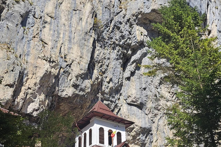 Brașov/Bucharest: Peles Castle, Bolboci Lake& Ialomitei Cave Ialomitei Cave&Bolboci Lake, Peles Castle, Monastery Sinaia