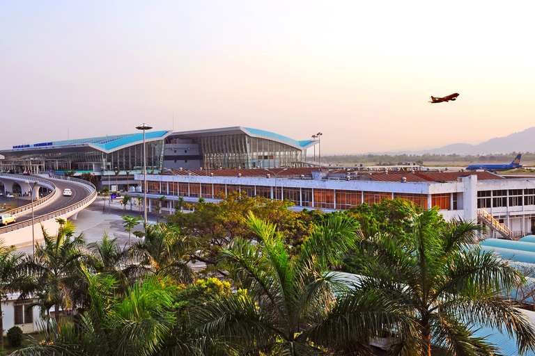 De Da Nang à l'aéroport international de Danang - Voiture privée