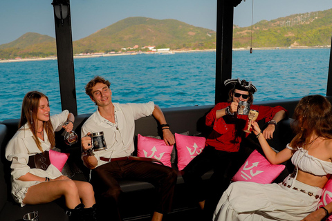 Pattaya : circuit d&#039;une journée dans les 3 îles en catamaran avec fêtePattaya : excursion d&#039;une journée sur le bateau pirate Black Pearl avec soirée DJ