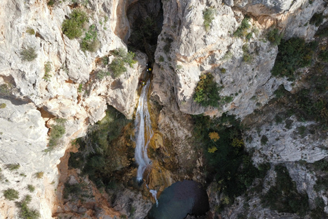 Cortes de Pallás, Valencia: Otonel Gorge or "La Doncella" Gorge Cortes de Pallás, Valencia: Otonel Ravine or "La Doncella" Ravine