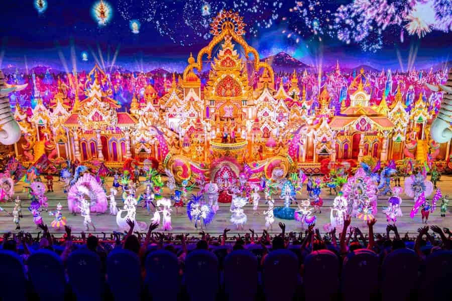 Phuket: Carnival Magic Ticket mit Abendessen und Transfer. Foto: GetYourGuide