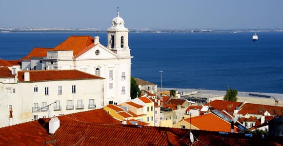 Lisbon Walking Tour: Alfama, City Walls & Viewpoints