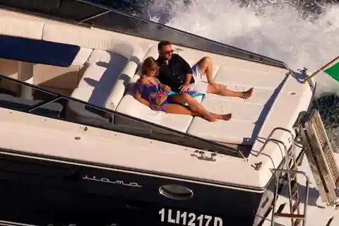 Tour privato di Capri in barca da sorrento su Itama 50