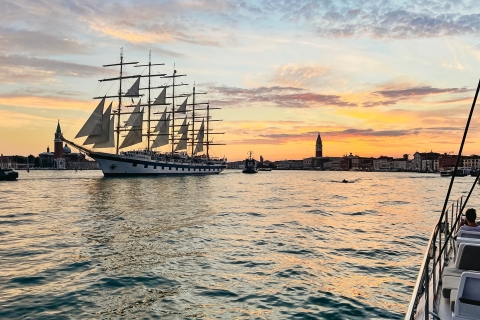 Von Venedig aus: Katamaran-Sonnenuntergangs-Jazz-Kreuzfahrt mit Aperitivo