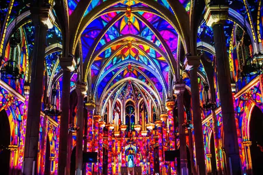 Westminster Cathedral: Die immersive 360°-Show LUMINISCENCE. Foto: GetYourGuide