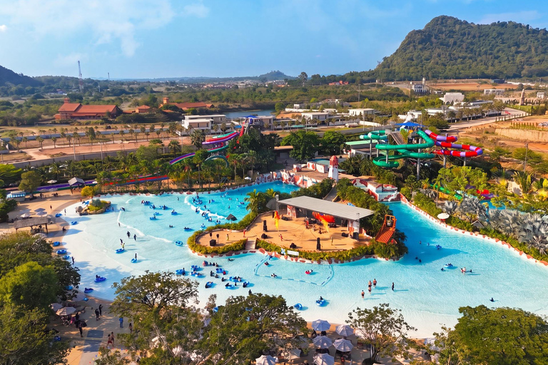 Pattaya: Columbia Pictures Aquaverse Ticket & Hotel Transfer