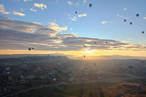 KAPPADOKIEN HEISSLUFTBALLONS (GOREME)Kappadokien; Der schönste Flug der Welt (GOREME)