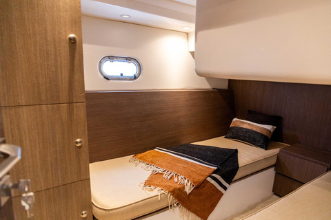 Private Yacht Tour: Dubai Boat Cruise with Optional BBQ