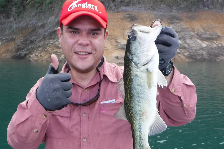 Guatapé: All-inclusive private fishing experience (24-hour advance booking) Guatapé: All-inclusive sport fishing experience (24-hour advance booking)
