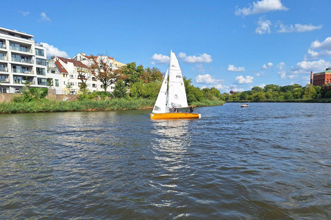 Wroclaw: Sunset Catamaran Cruise with Drink and Music