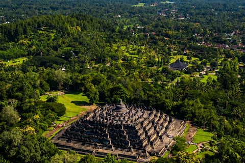 Yogyakarta: Private Borobudur Climb & Chicken Church
