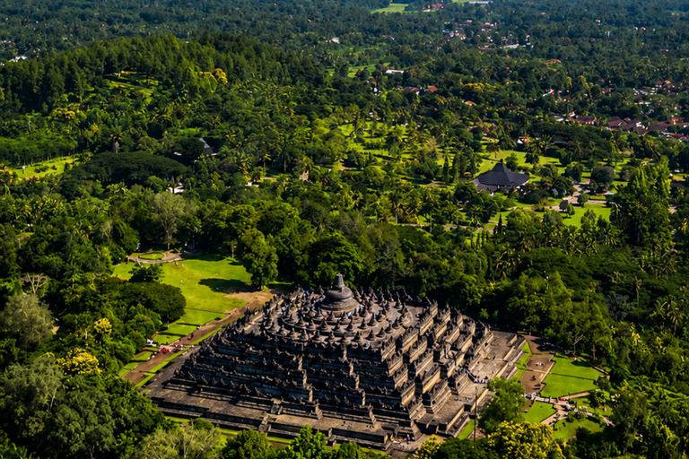 Yogyakarta: Private Borobudur Climb & Chicken Church