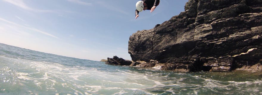 Île d'Anglesey : Coasteering scénique avec escalade et sauts