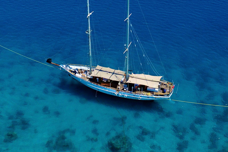 Fiji: Captain Cook Cruises - Day and Dinner Combo