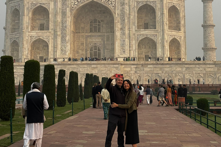 From Delhi :- A Day Excursion to Agra by private car Ac private Car + Monuments Entrance + Guide + lunch