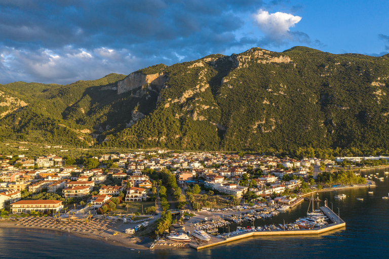 Athènes : excursion d&#039;une journée en bateau avec baignade et piscine thermaleAthènes : excursion d&#039;une journée en bateau vers les îles avec baignade