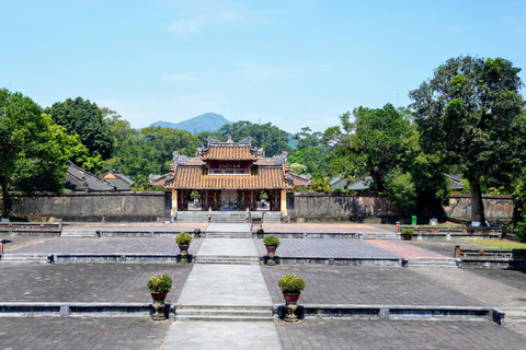 Hue: miasto cesarskie, rejs po rzece Perfume i zwiedzanie grobowców