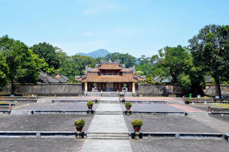 Hue: miasto cesarskie, rejs po rzece Perfume i zwiedzanie grobowców