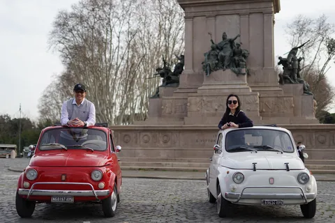 Rome: Retro Fiat500 Car Tour with Professional Photoshoot