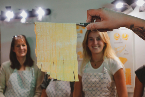 Rome: Pasta Cooking Class with Spritz Cocktails Private experience: Spritz and Spaghetti masterclass