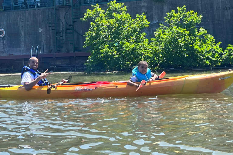 Chicago: 2-Hour Kayak Rental from Bridgeport