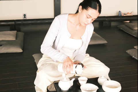 Jeju: Tea Meditation in a temple with Head Monk