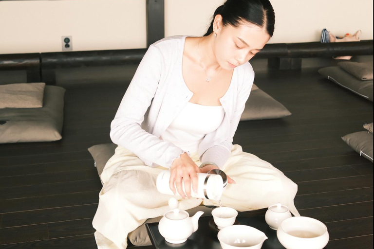 Jeju: Tea Meditation in a temple with Head Monk