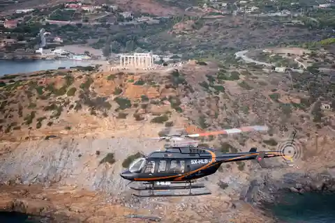 Ateny: 30-minutowa wycieczka helikopterem (Bell 206 – do 4 osób)