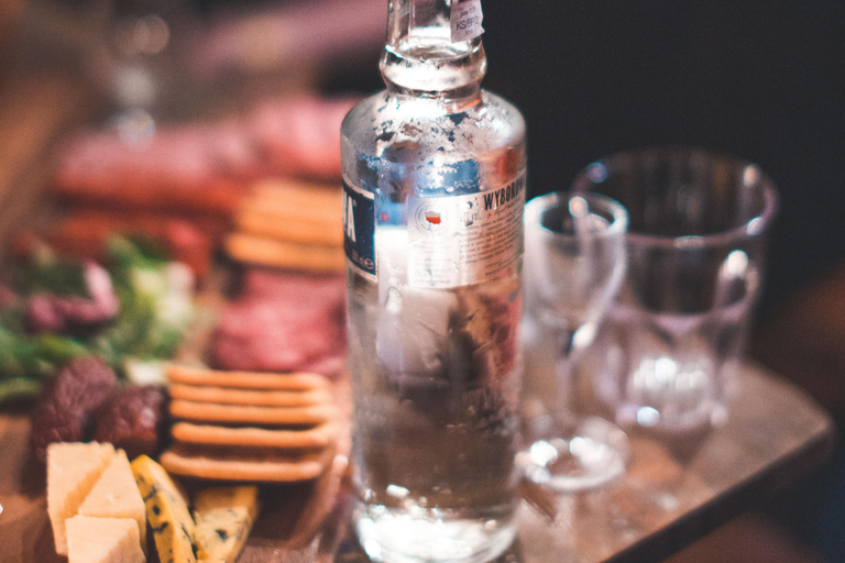 Kraków: Guided Vodka Tour with Food and Drink Tastings