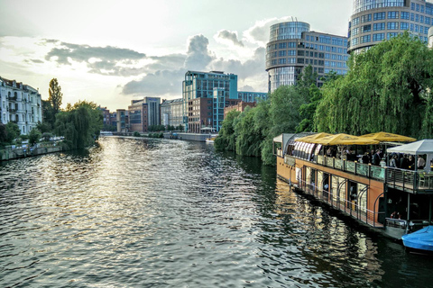 Berlin : Croisière en yacht électrique avec dîner à 4 platsCroisière à bord du Fitzgerald avec dîner à 4 plats