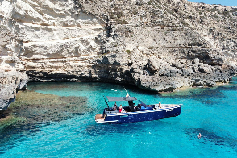 Ibiza: Beleef de magie van Ibiza en Formentera met onvergetelijke boottochten.Ibiza: Beleef de magie van Ibiza en Formentera met onvergetelijke boottochten