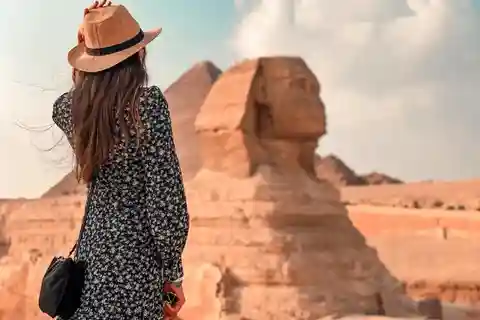 Discover Cairo: Pyramids, Museum & Sphinx Tour from Hurghada