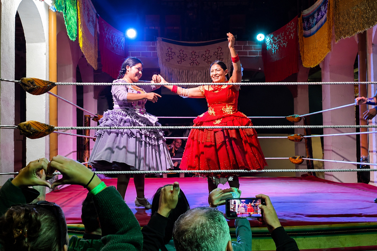 La Paz: Cholitas Wrestling & Bolivian Art with Mamani Mamani