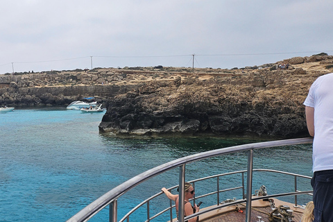 Protaras: Medusa Chill-Out Cruise to Blue Lagoon & Sea Caves