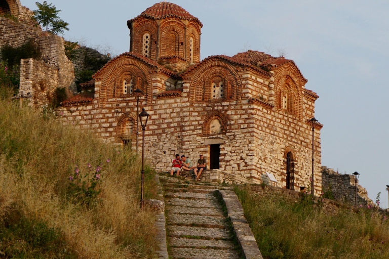 Tour privado de día completo en Berat y cata de vinos